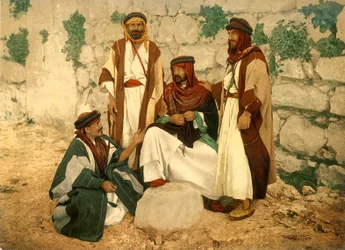 Gruppo di contadini in discussione a Siloam, Gerusalemme, c.1880-1900